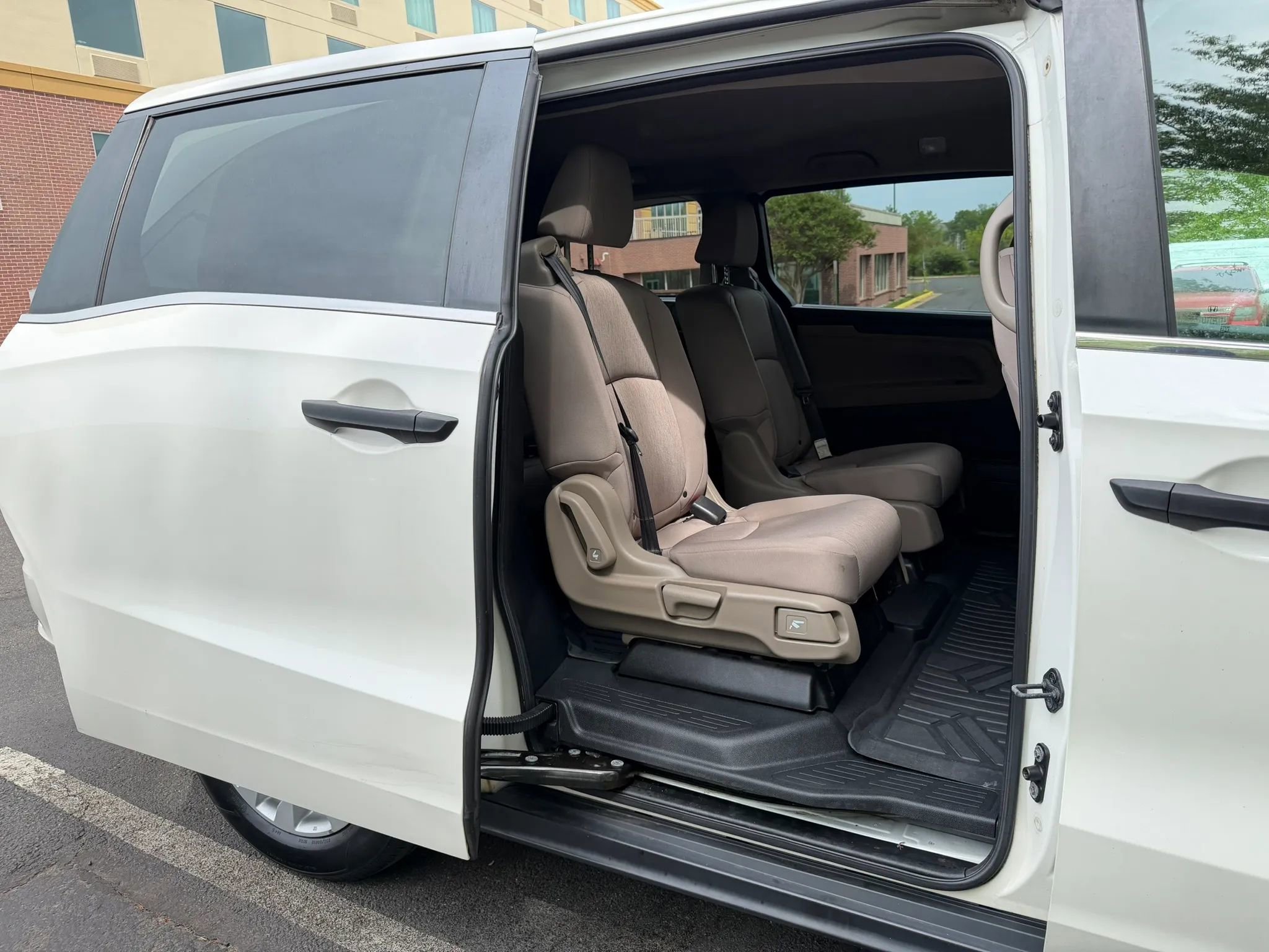 Used 2018 Honda Odyssey LX image 8