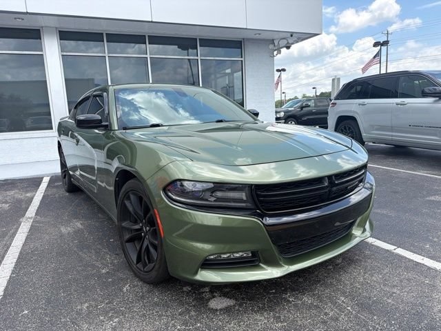 Used 2018 Dodge Charger SXT Plus w/ Blacktop Package RWD image 2