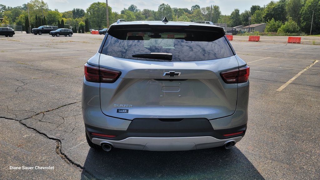 New 2026 Chevrolet Blazer LT w/ Convenience Package FWD image 10