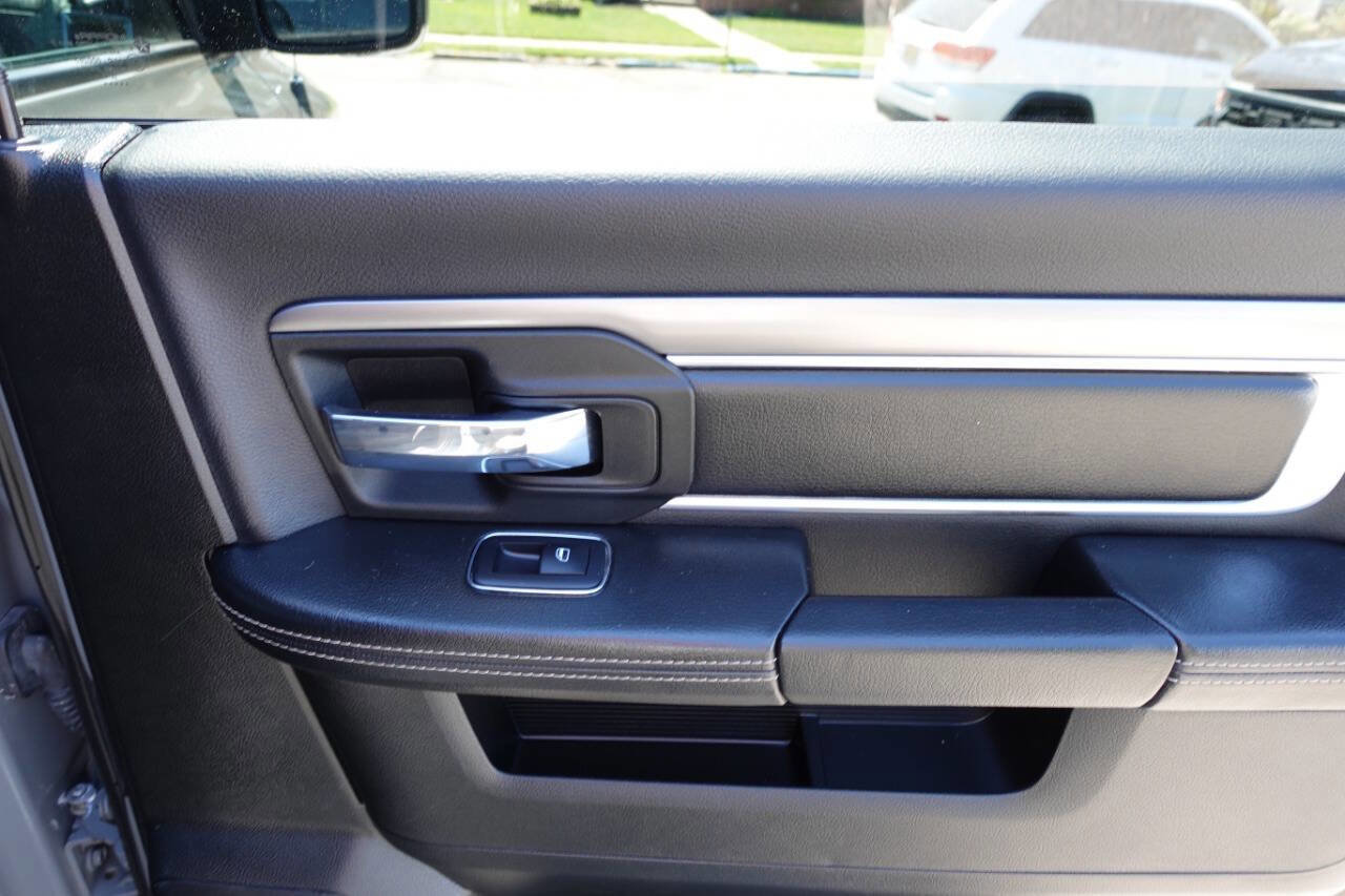 Used 2022 RAM 1500 Classic Warlock w/ Ceramic Grey Warlock Package image 25