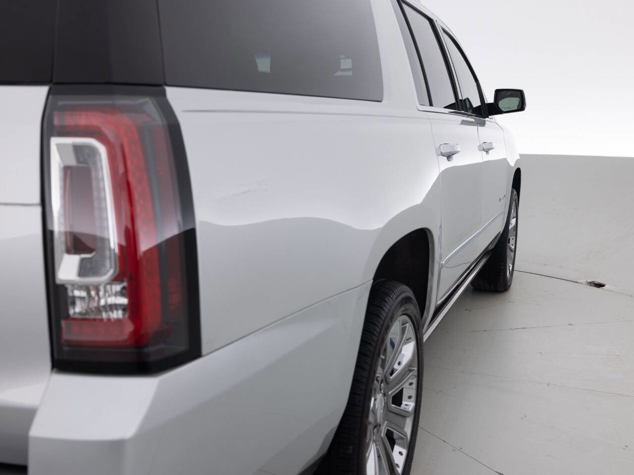 Used 2016 GMC Yukon XL Denali w/ Open Road Package AWD/4WD image 14