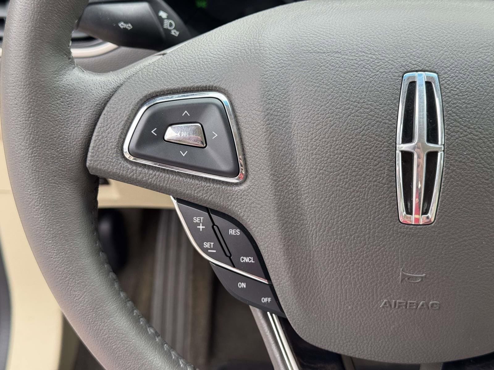 Used 2013 Lincoln MKZ Hybrid FWD image 25