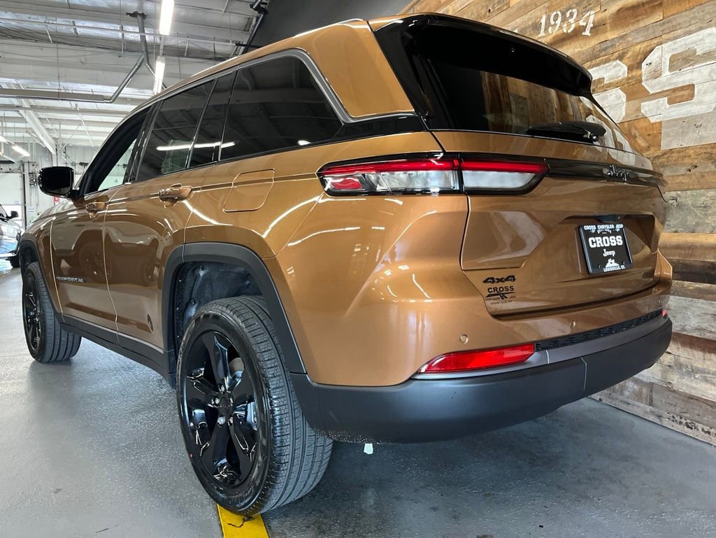 New 2026 Jeep Grand Cherokee Limited w/ Limited Altitude Package AWD/4WD image 19