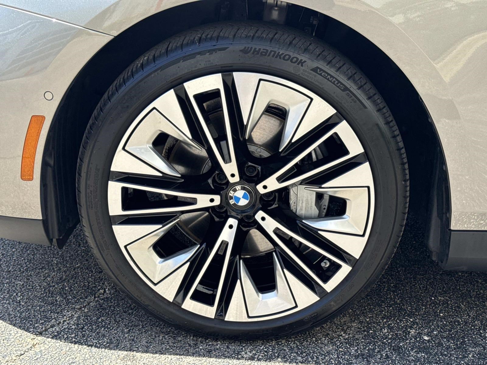 Used 2026 BMW 540i xDrive AWD/4WD image 9