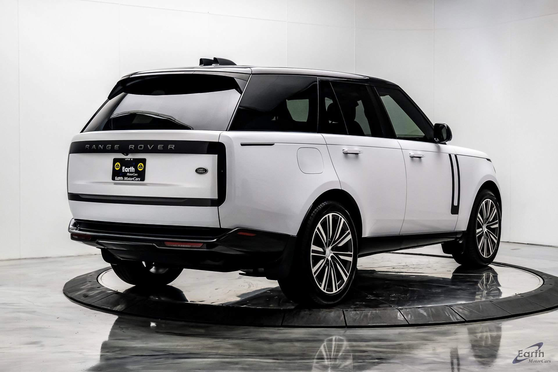 Used 2023 Land Rover Range Rover SE image 17
