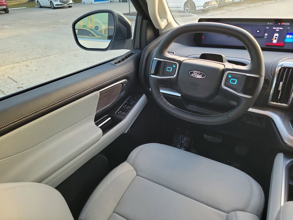 Used 2026 Ford Expedition Max Platinum w/ Platinum Ultimate Package image 18