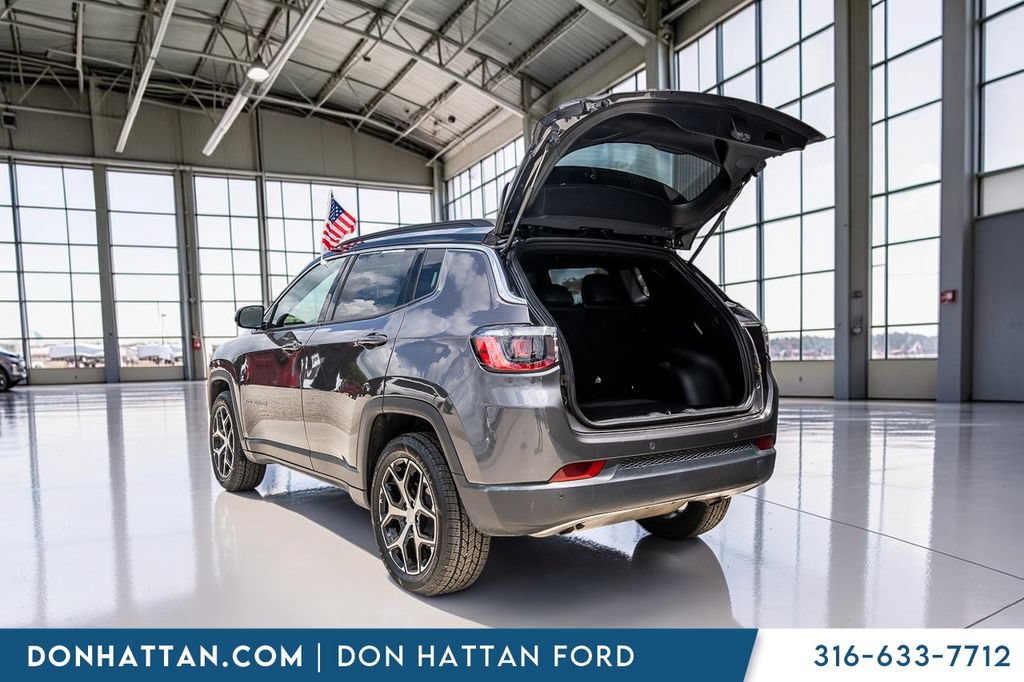 Used 2024 Jeep Compass Limited AWD/4WD image 28