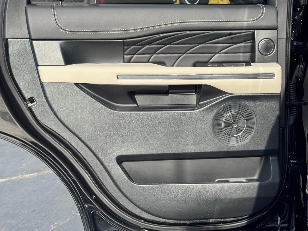 Used 2021 Ford Expedition Platinum image 35