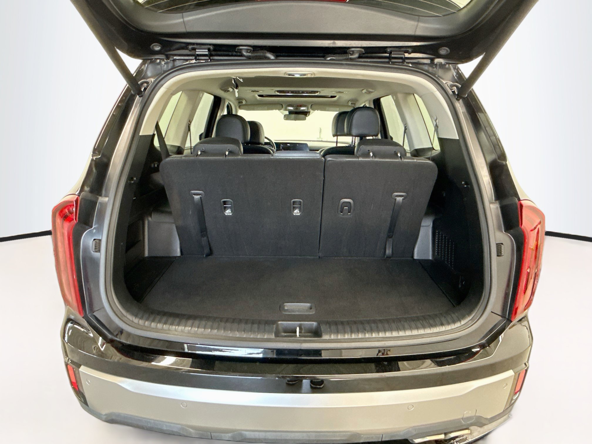 Used 2025 Kia Telluride S FWD image 29