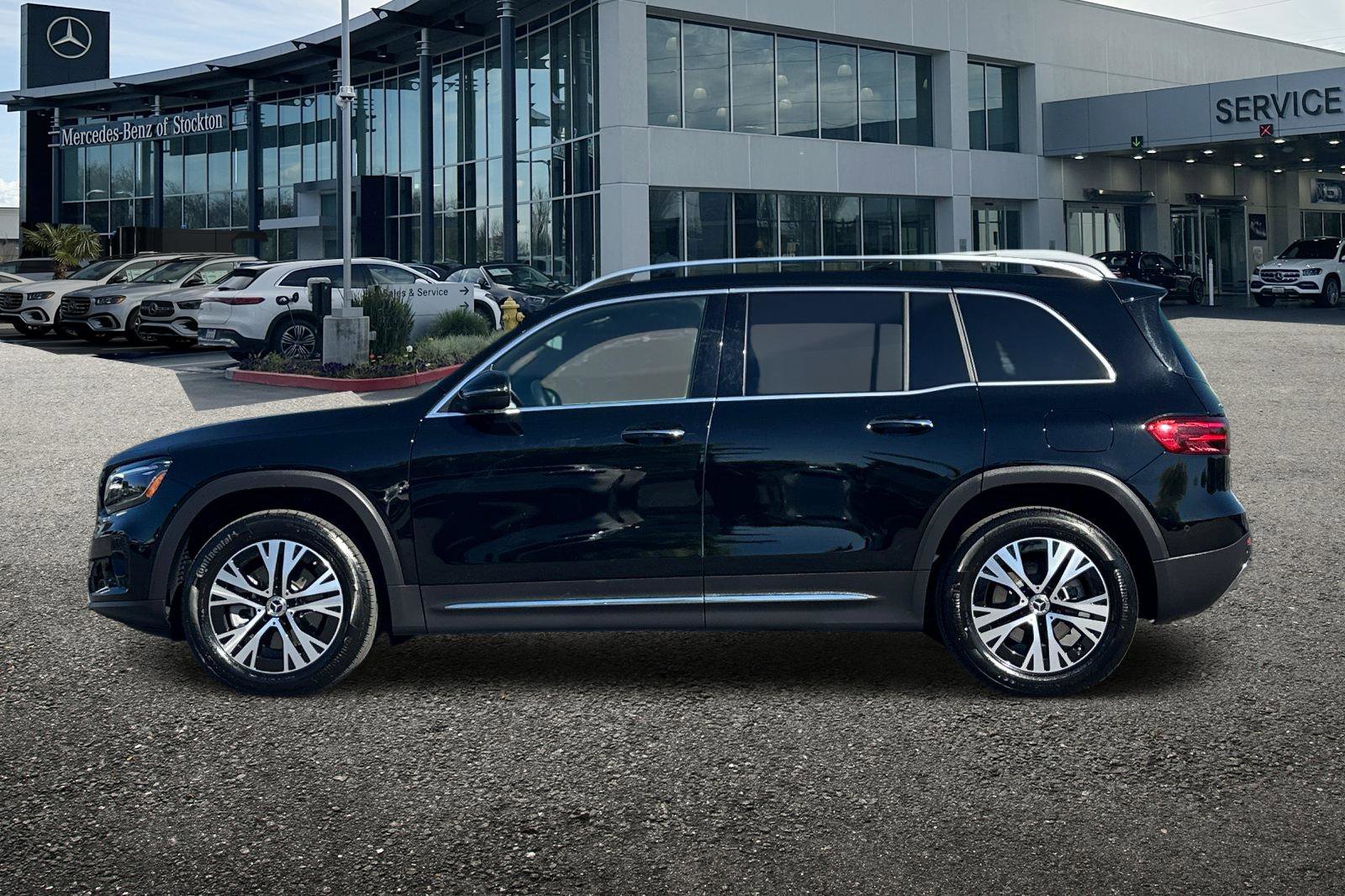 Certified 2025 Mercedes-Benz GLB 250 4MATIC image 7