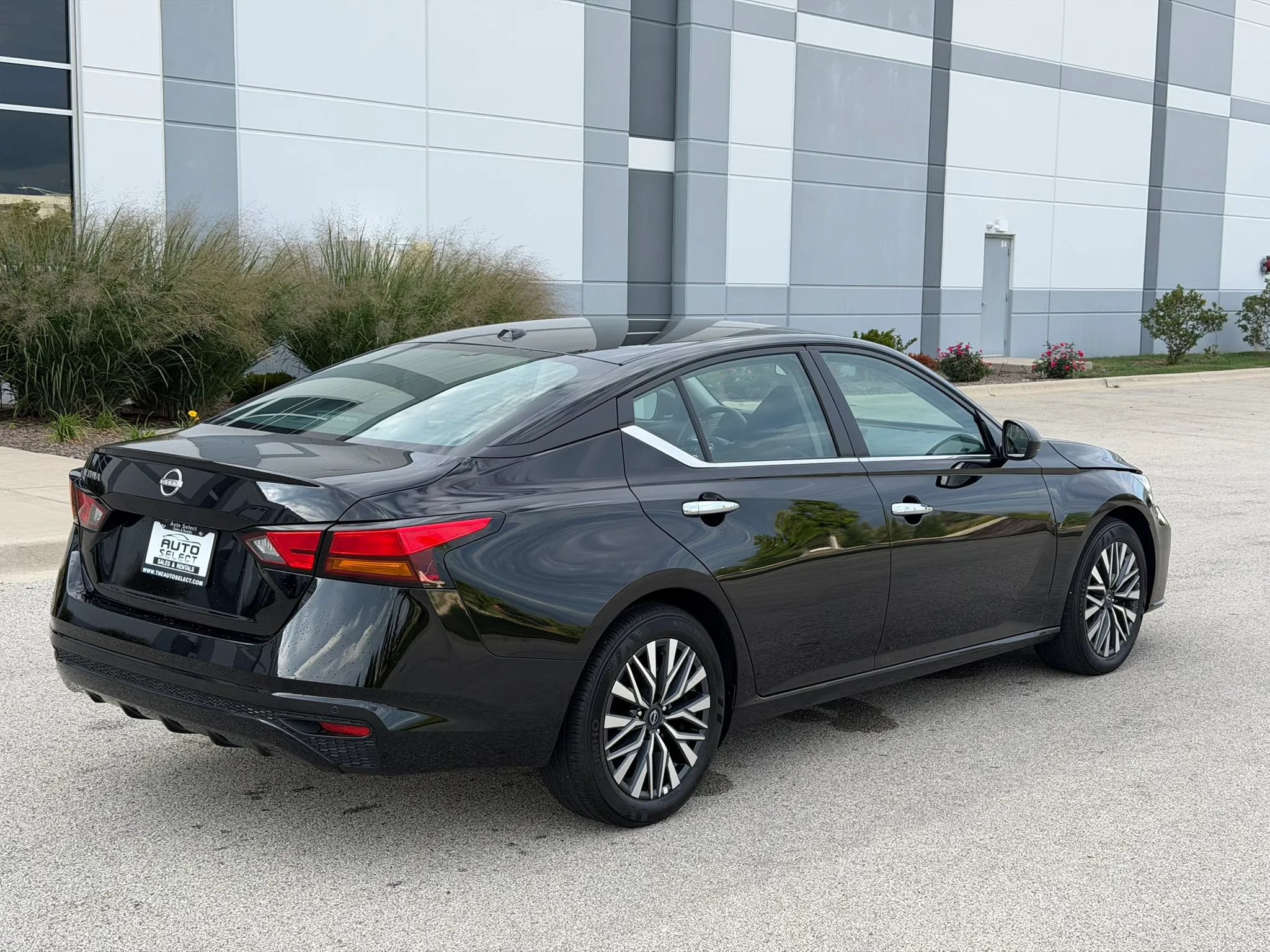 Used 2025 Nissan Altima 2.5 SV FWD image 5