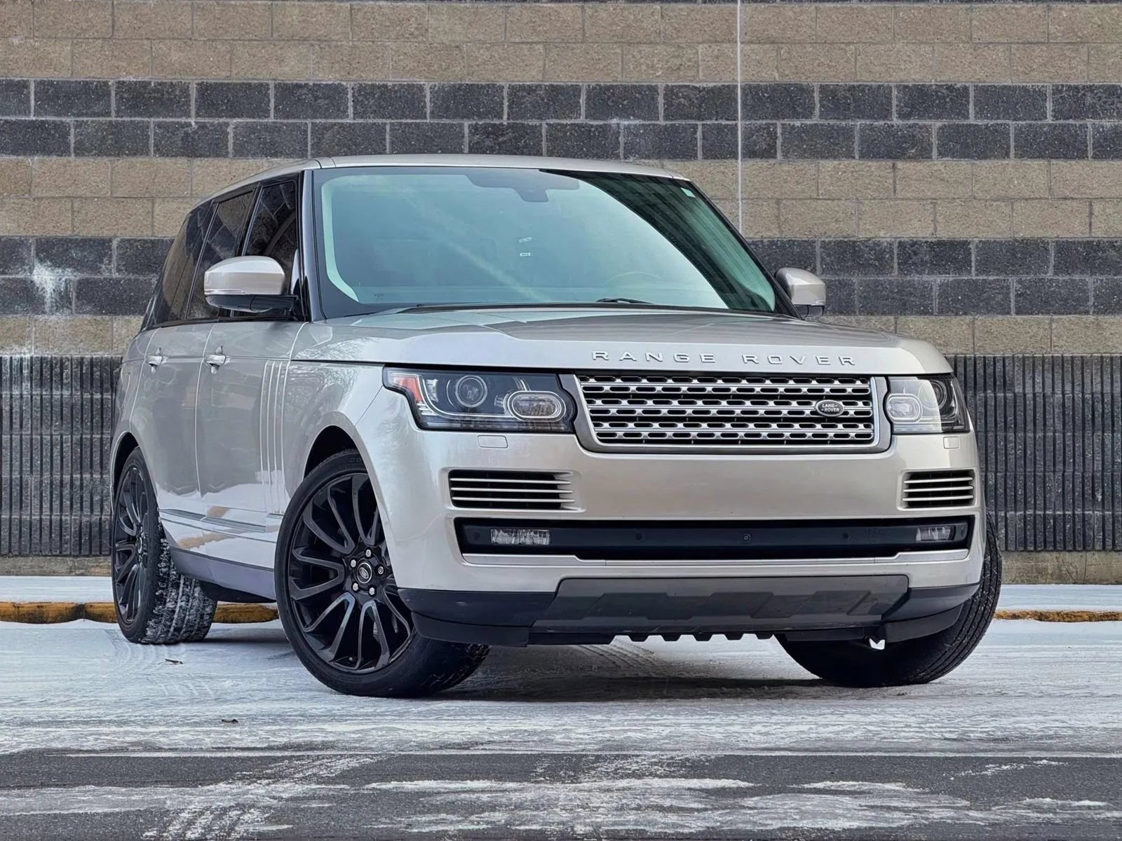 Used 2016 Land Rover Range Rover Supercharged AWD/4WD image 3