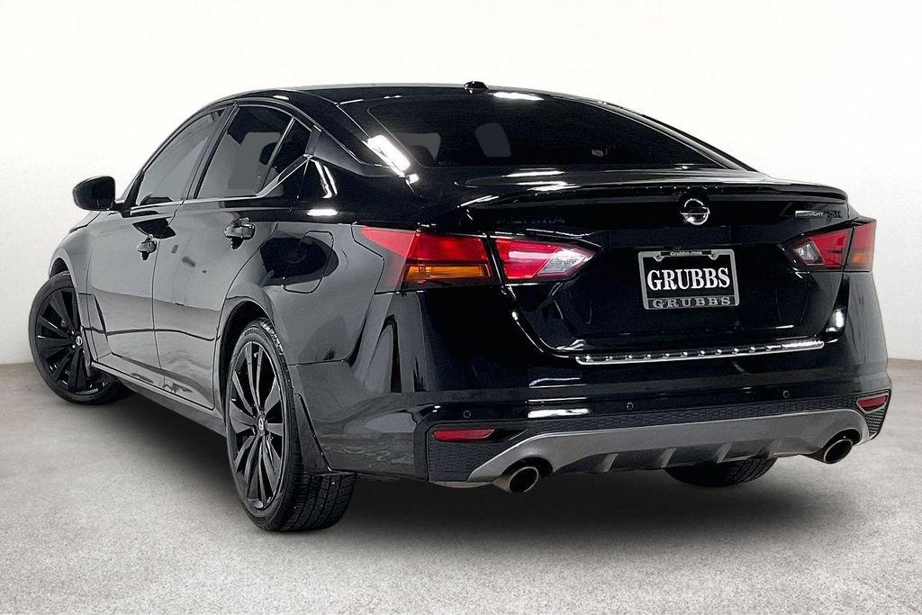 Used 2022 Nissan Altima 2.5 SR w/ Midnight Edition Package FWD image 15