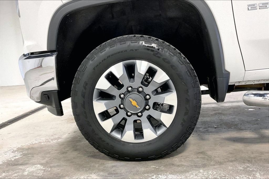 Used 2022 Chevrolet Silverado 2500 LT w/ Convenience Package AWD/4WD image 10