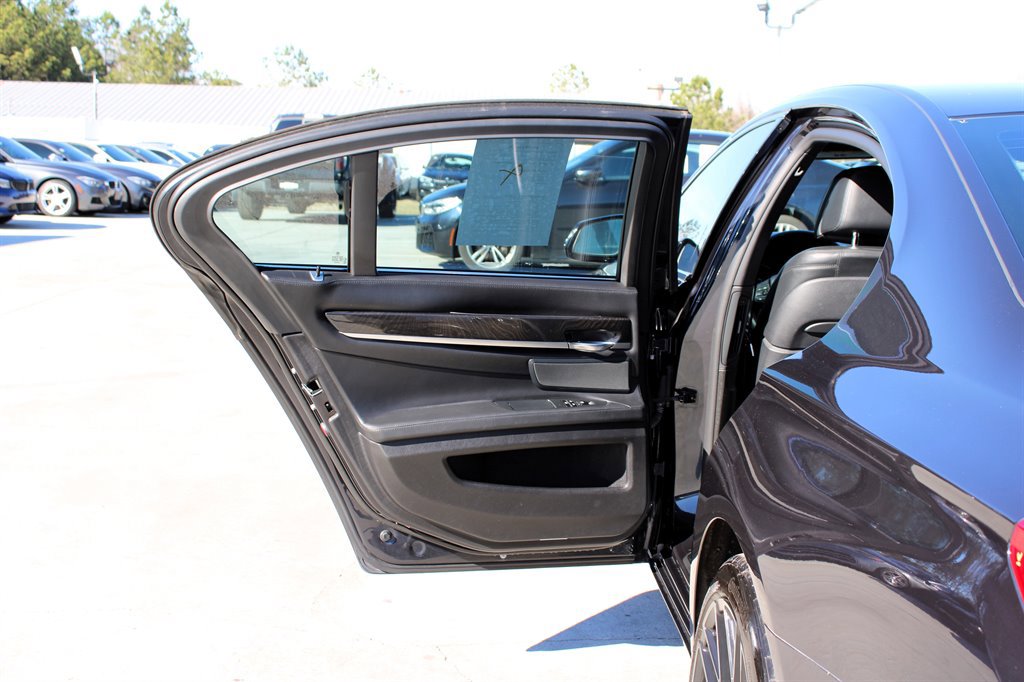 Used 2015 BMW 750i RWD image 35