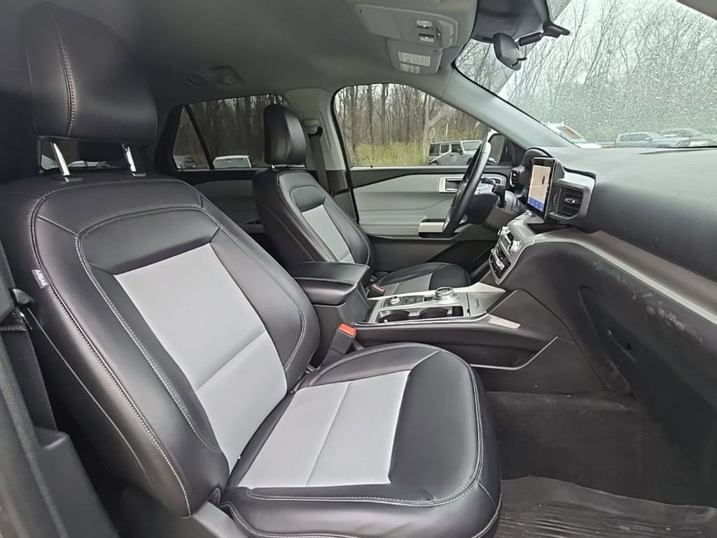 Used 2023 Ford Explorer XLT w/ Equipment Group 202A image 18