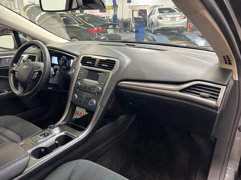 Used 2018 Ford Fusion SE FWD image 17