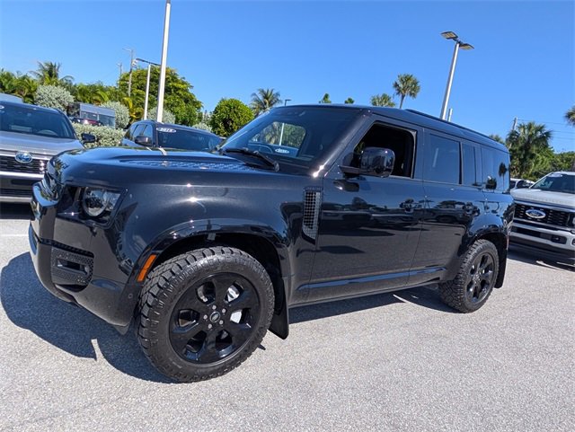 Used 2023 Land Rover Defender 110 X-Dynamic SE image 4