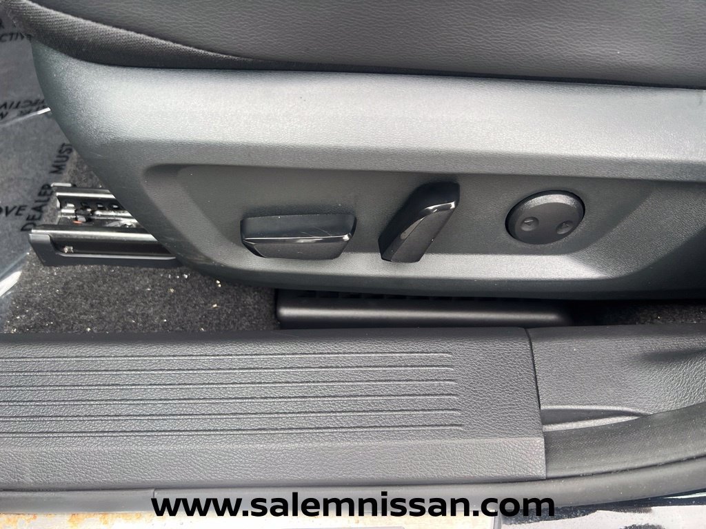 Used 2023 Nissan Rogue SL w/ SL Premium Package AWD/4WD image 16