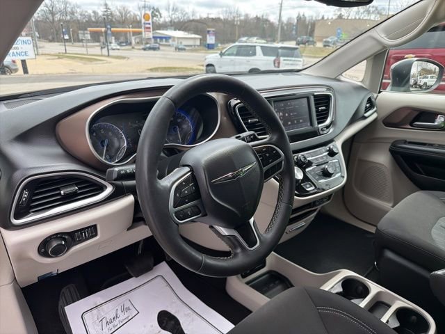 Used 2024 Chrysler Voyager LX image 24