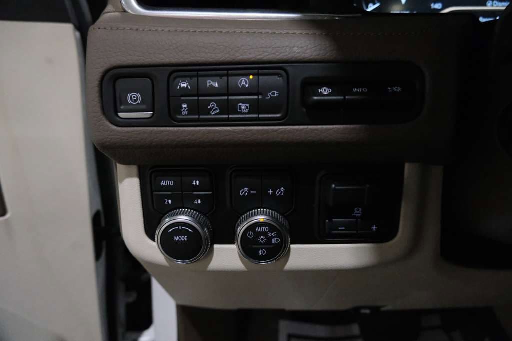 Used 2022 GMC Yukon XL Denali w/ Advanced Technology Package AWD/4WD image 39