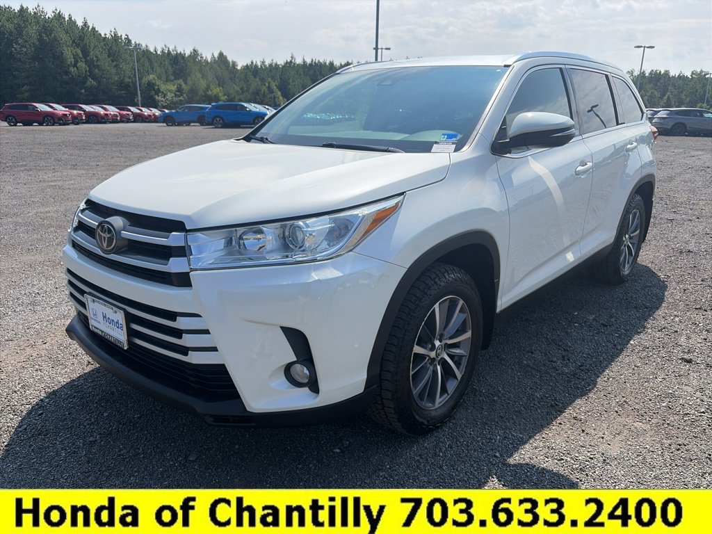 Used 2019 Toyota Highlander XLE AWD/4WD image 3