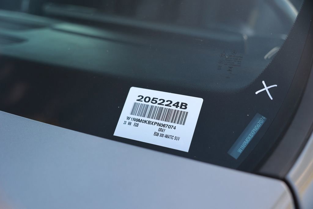 Used 2023 Mercedes-Benz EQB 300 4MATIC w/ Exclusive Package image 40
