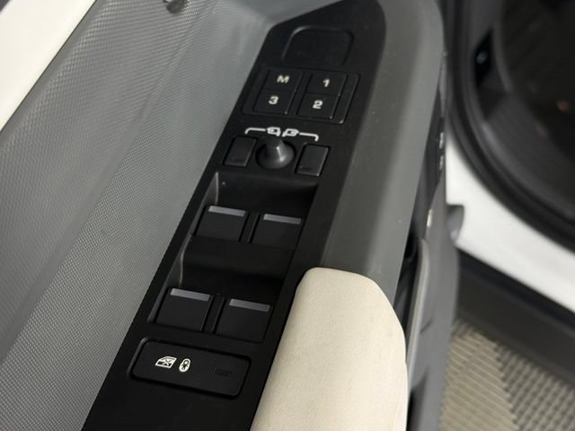 Used 2025 Land Rover Defender 110 S AWD/4WD image 28