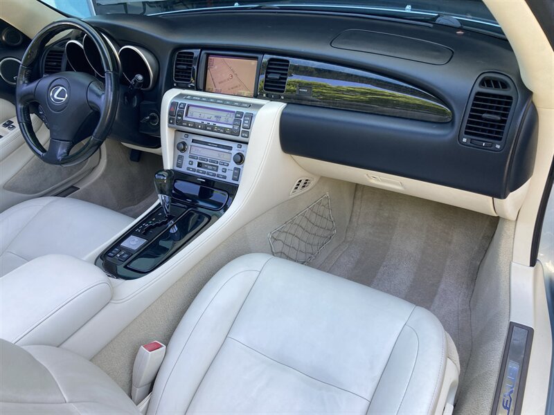 Used 2004 Lexus SC 430 Convertible RWD image 19