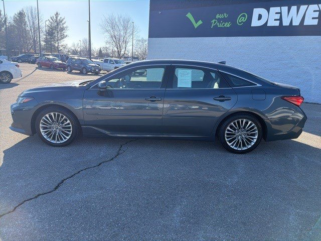 Used 2019 Toyota Avalon Limited FWD image 2