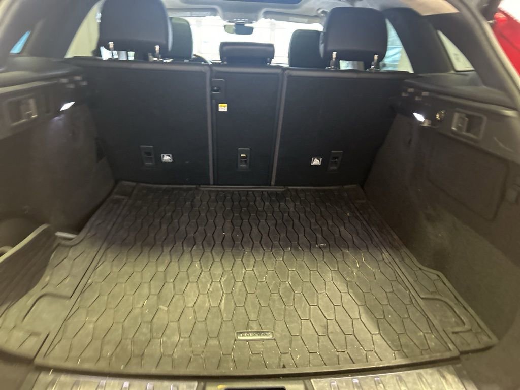 Used 2020 Jaguar F-PACE Premium image 18