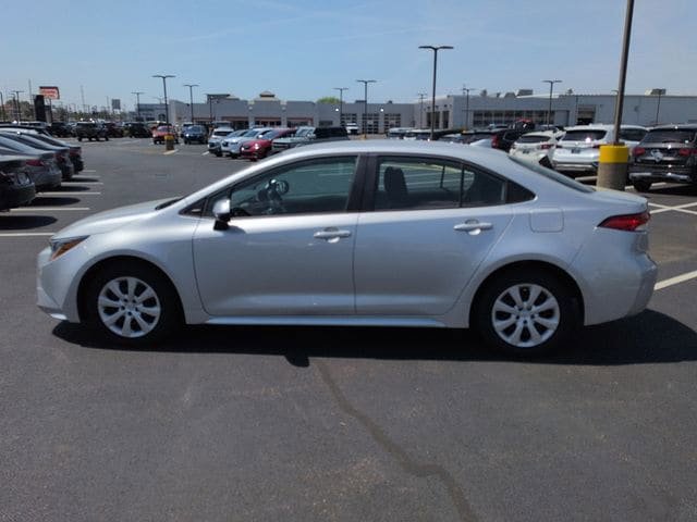 Certified 2025 Toyota Corolla LE FWD image 4