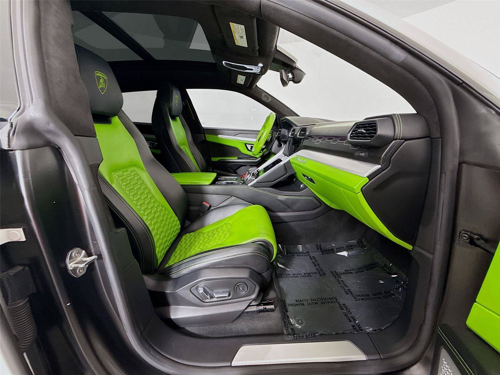 Used 2019 Lamborghini Urus AWD/4WD image 24