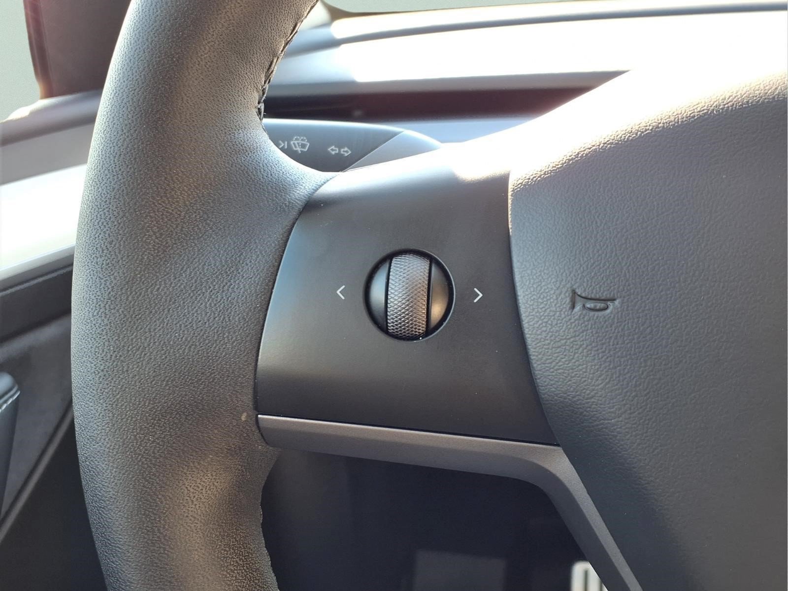 Used 2023 Tesla Model Y Performance AWD/4WD image 17