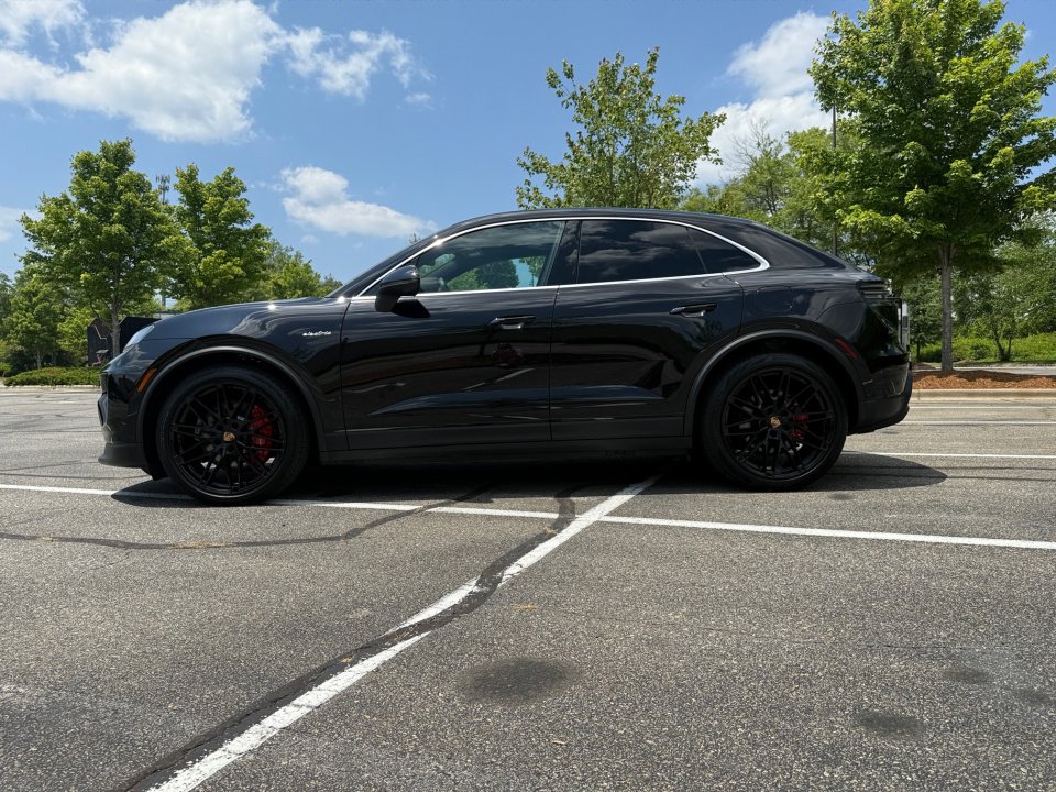 New 2025 Porsche Macan 4S Electric image 2