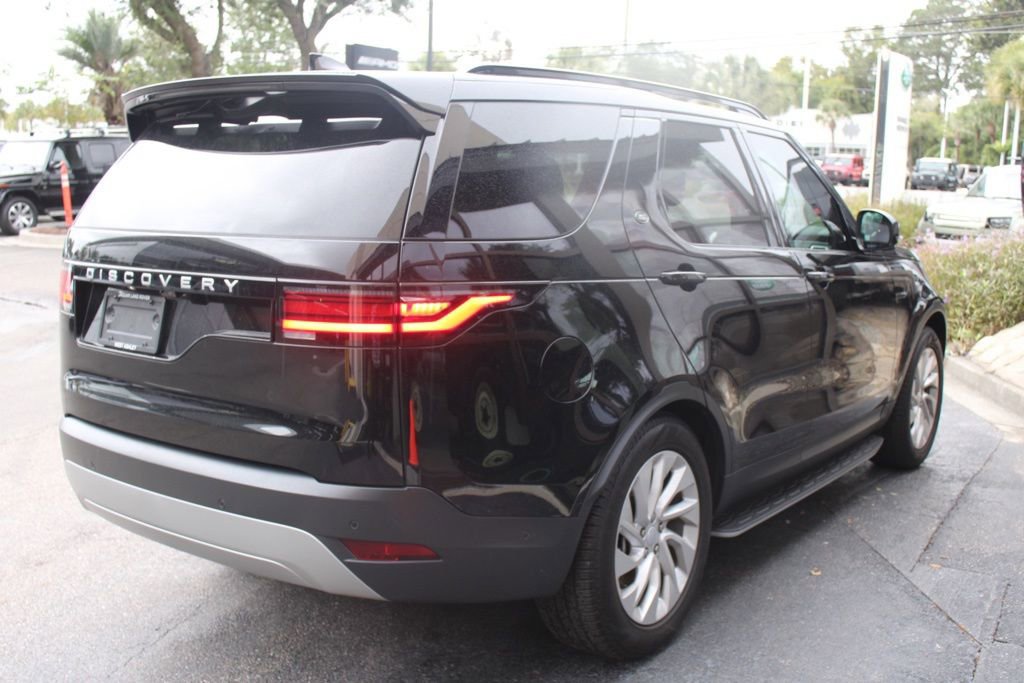 Certified 2025 Land Rover Discovery S image 6