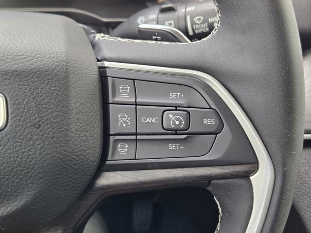 Used 2023 Jeep Grand Cherokee Limited w/ Luxury Tech Group II image 29