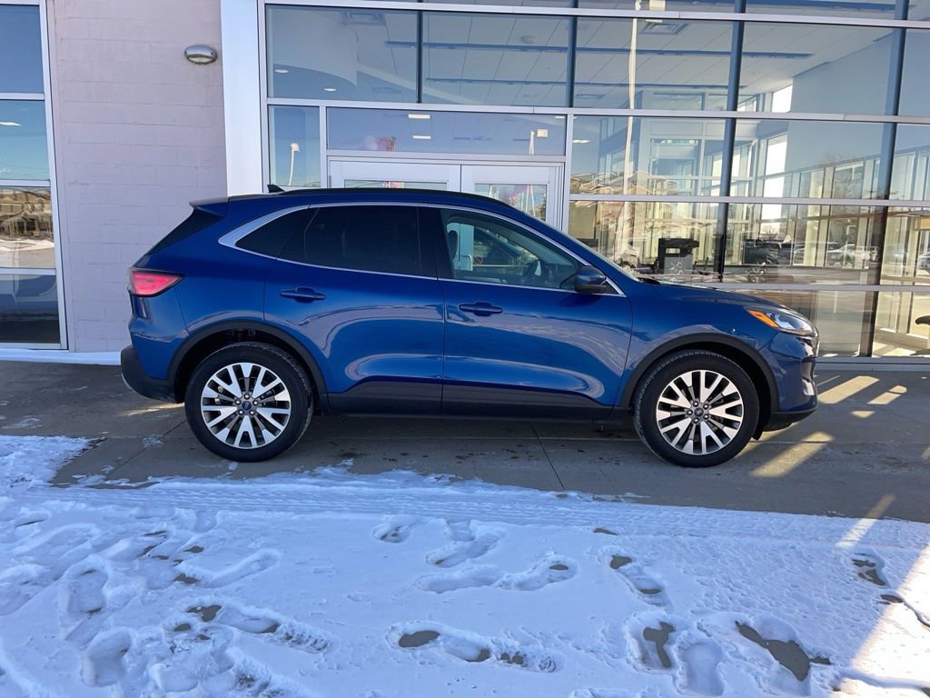 Used 2022 Ford Escape Titanium image 4
