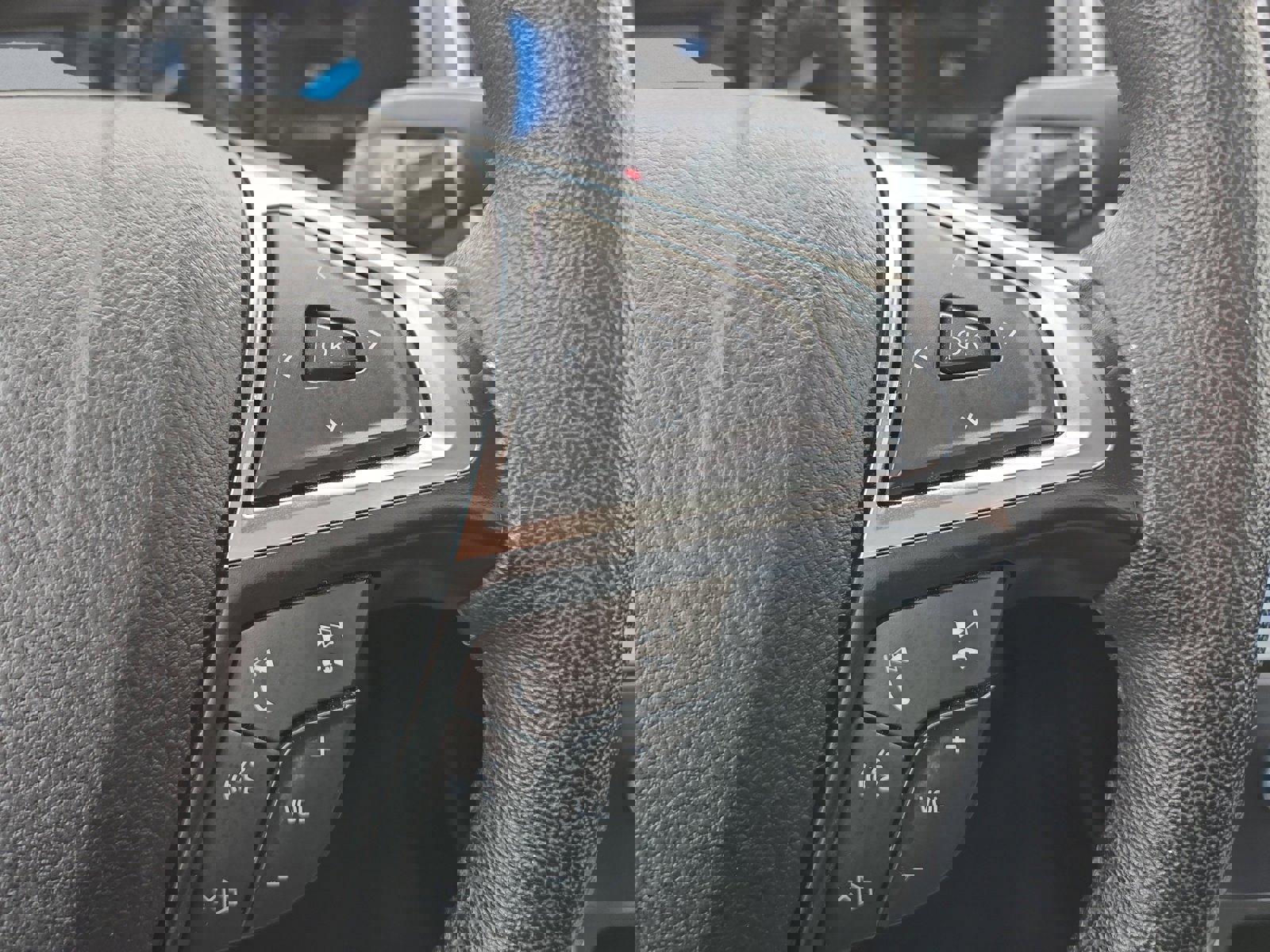 Used 2023 Ford Edge SEL image 15