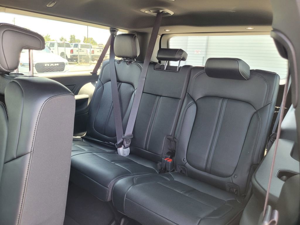 New 2025 Jeep Wagoneer L Series II w/ Convenience Group I image 11
