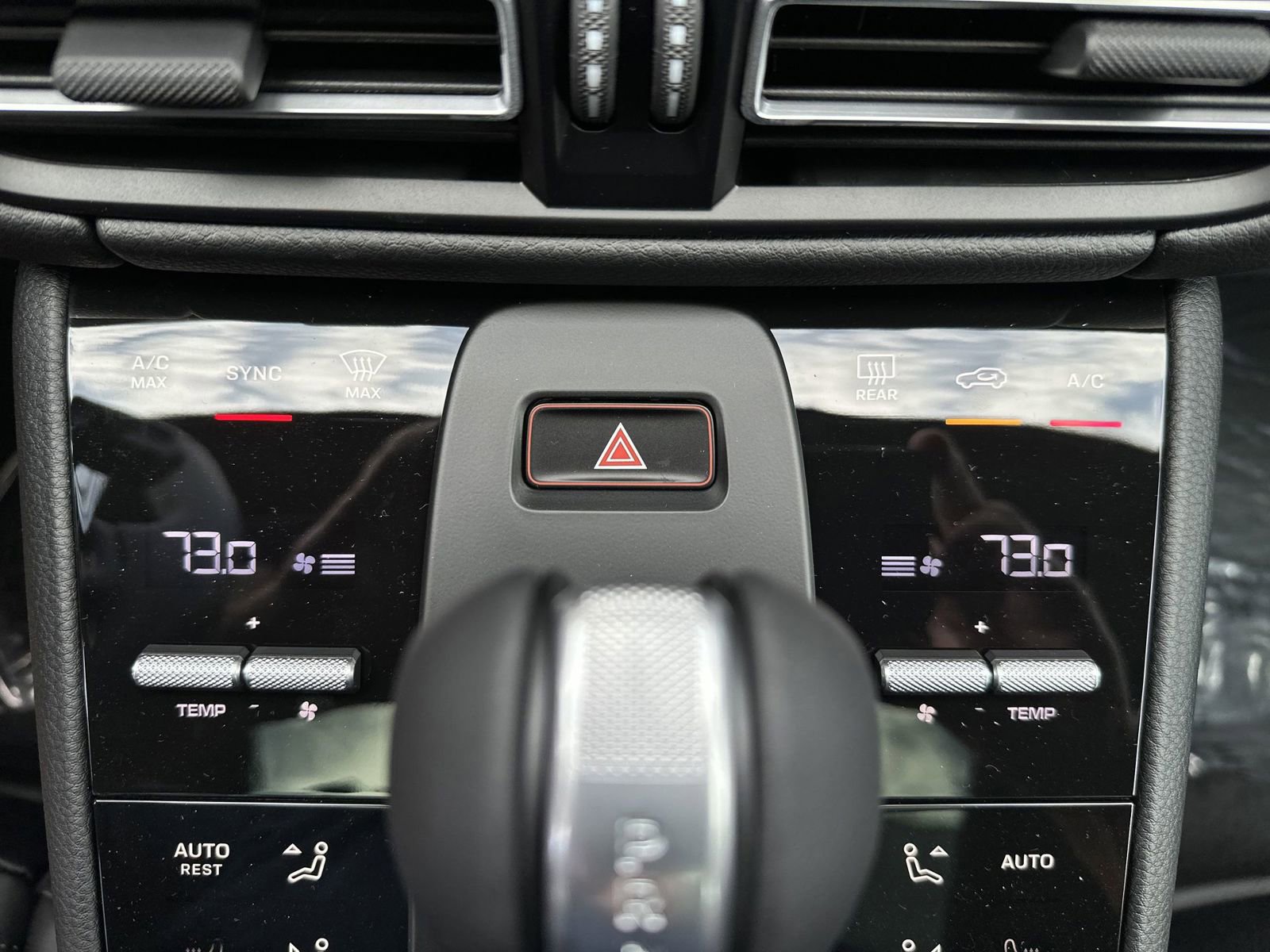 Certified 2025 Porsche Macan AWD/4WD image 22