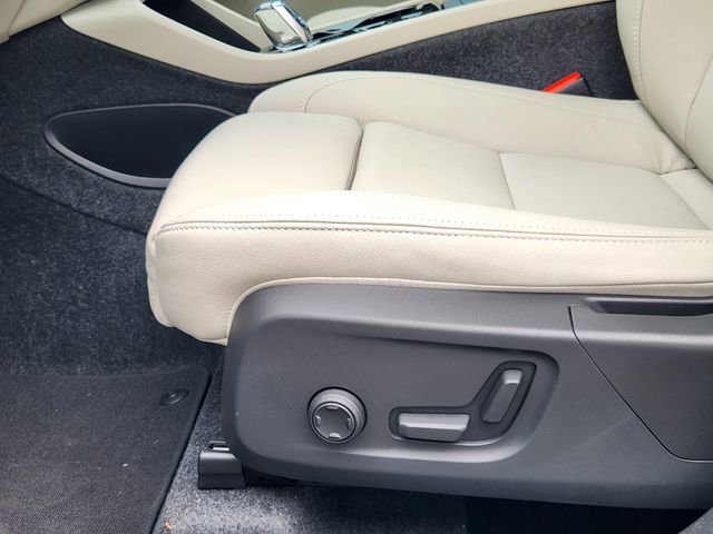 Used 2025 Volvo XC40 B5 Ultra w/ Climate Package image 26