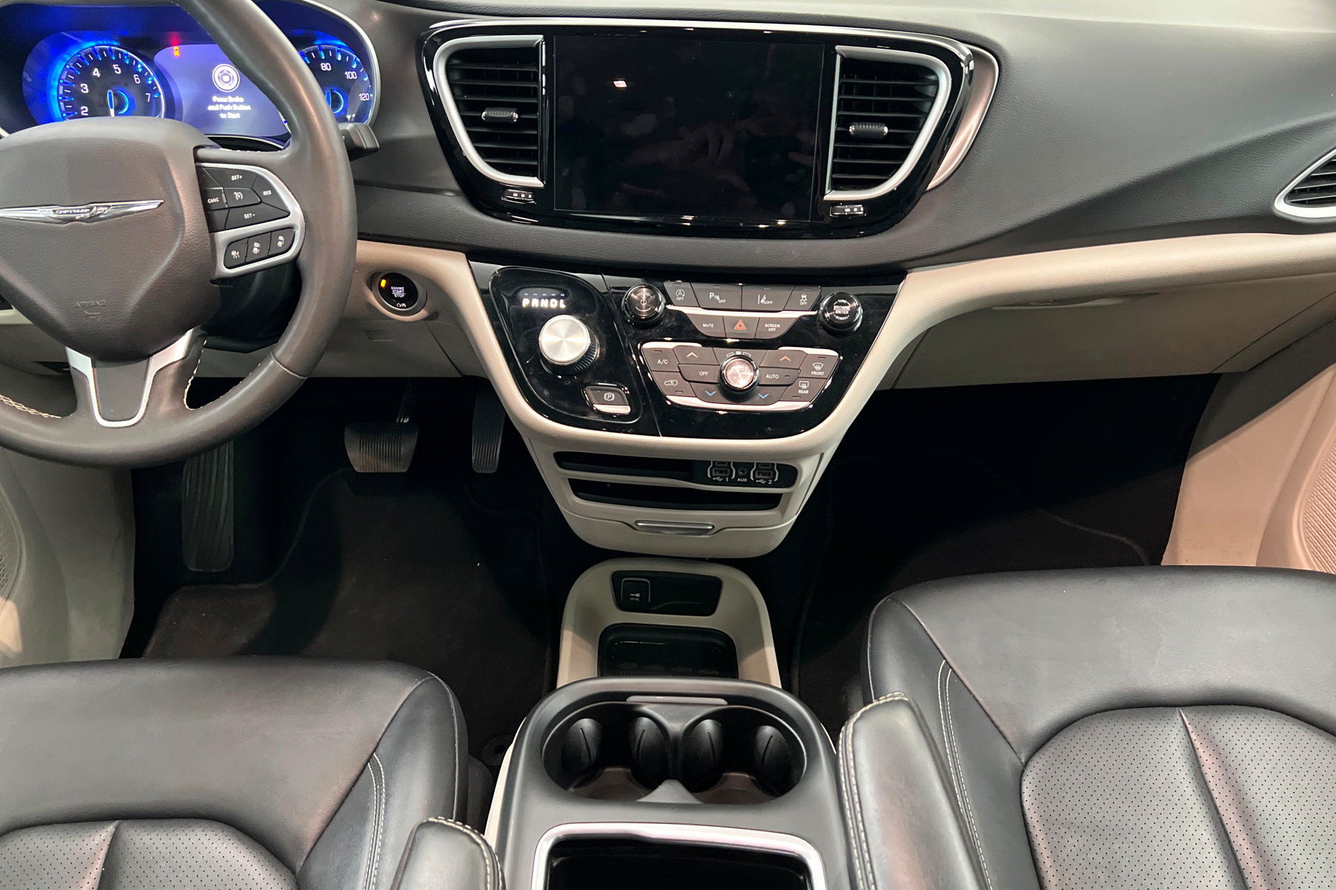 Used 2024 Chrysler Pacifica Touring-L FWD image 13
