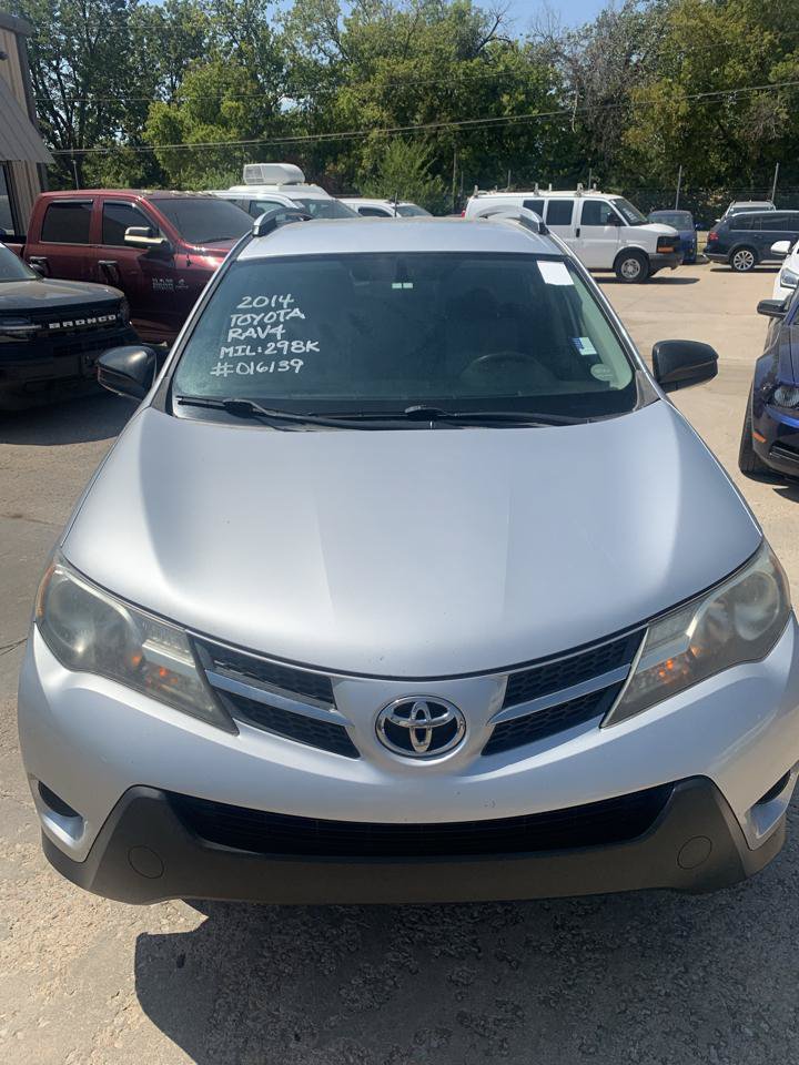 Used 2014 Toyota RAV4 LE FWD image 2