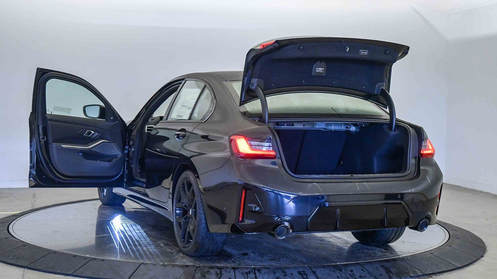 New 2026 BMW 330i Sedan w/ M Sport Package image 30