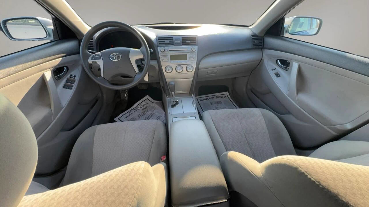 Used 2011 Toyota Camry LE image 9