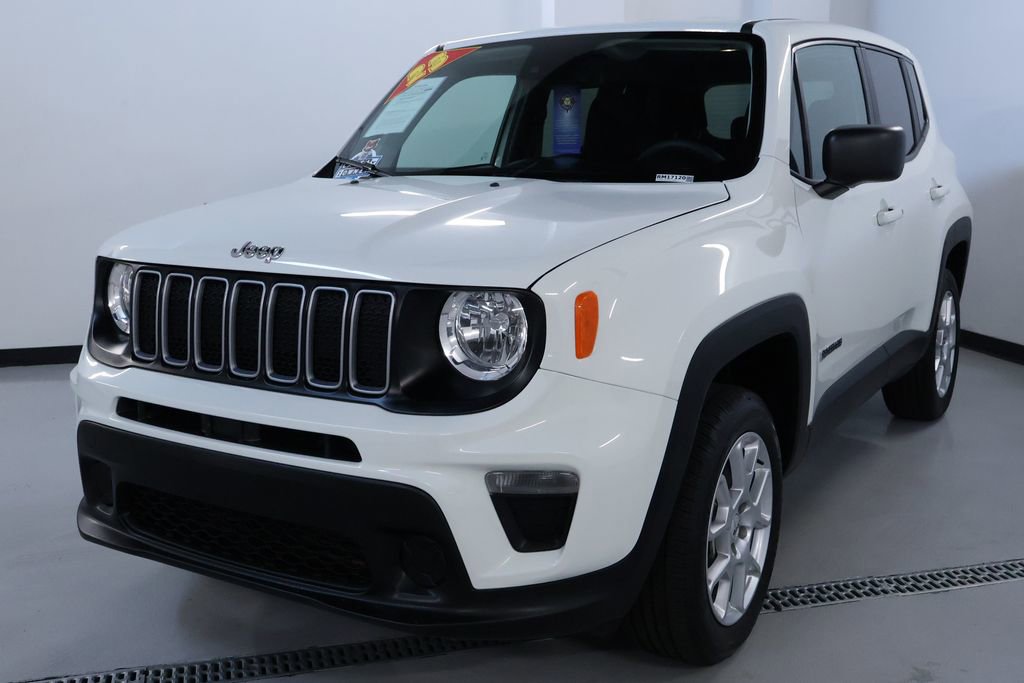 Used 2023 Jeep Renegade Latitude image 3