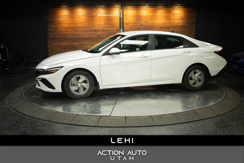 Used 2025 Hyundai Elantra SE FWD image 1