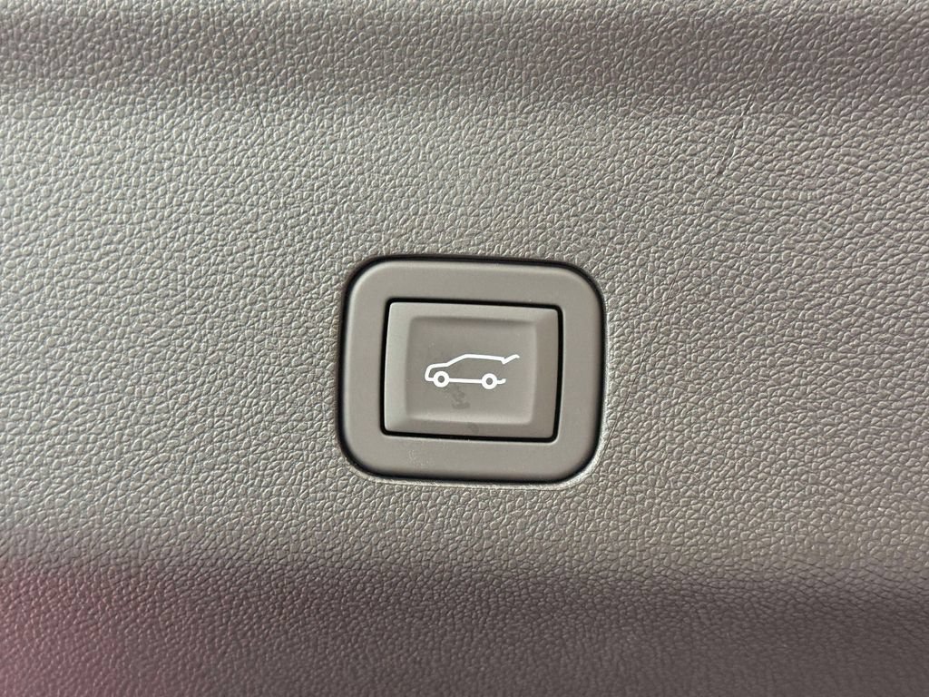 Used 2026 Cadillac Escalade ESV Platinum Luxury w/ LPO, Floor Liner Package AWD/4WD image 31