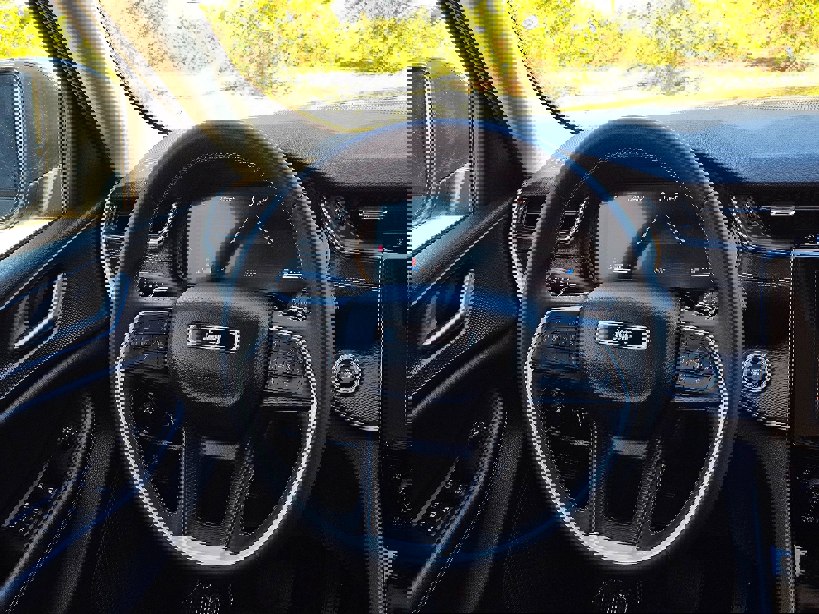 Used 2024 Jeep Grand Cherokee Laredo image 25